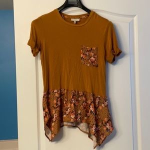 Cute mustard top. Juniors size Small
